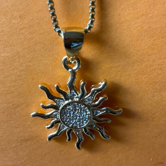 🌞SUN NECKLACE 🌞 NWOT 🌞 - Picture 8 of 16